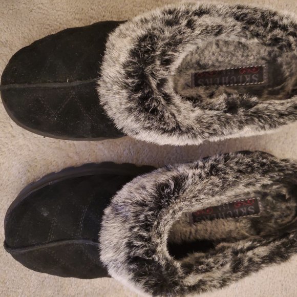 Skechers, black suede mules, faux fur trim, size 7.5M - Picture 2 of 4